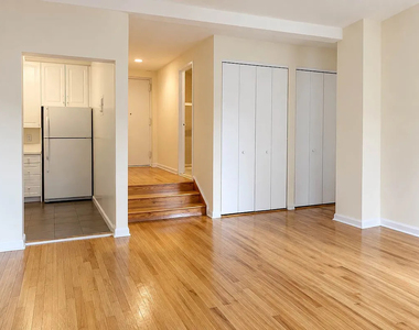 201 East 12th Street - Photo Thumbnail 2