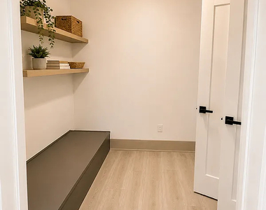 1010 Gates Avenue - Photo Thumbnail 9
