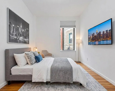 690 Greenwich Street - Photo Thumbnail 3