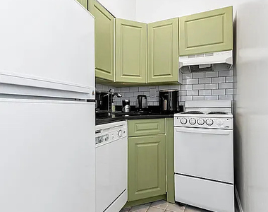 690 Greenwich Street - Photo Thumbnail 2