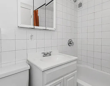 690 Greenwich Street - Photo Thumbnail 4