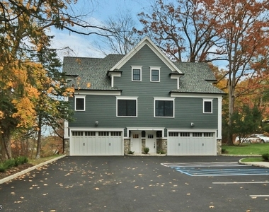 210 Mountain Blvd - Photo Thumbnail 5