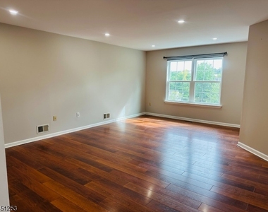 37 Woodmont Dr - Photo Thumbnail 6