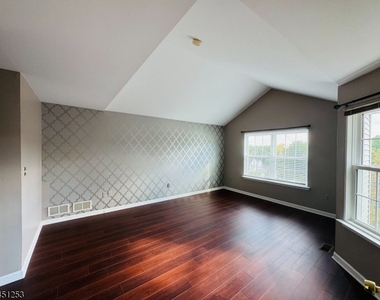 37 Woodmont Dr - Photo Thumbnail 32