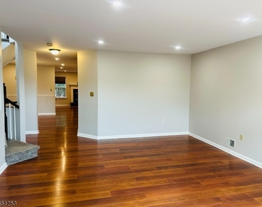 37 Woodmont Dr - Photo Thumbnail 8