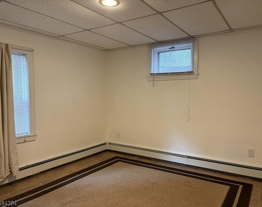 145 Lake Ave - Photo Thumbnail 3