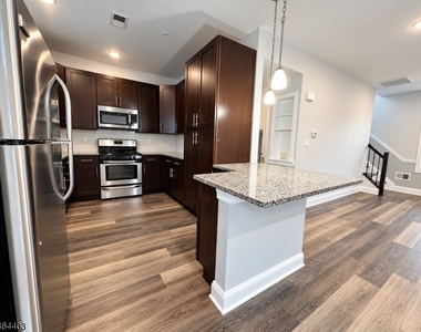 153 Main St - Photo Thumbnail 10