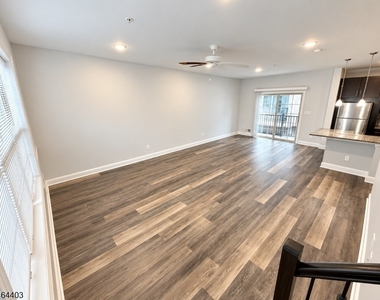 153 Main St - Photo Thumbnail 18