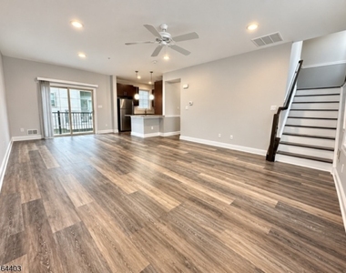 153 Main St - Photo Thumbnail 17