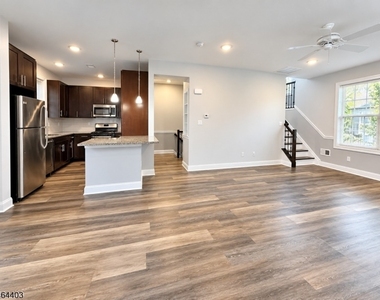 153 Main St - Photo Thumbnail 9