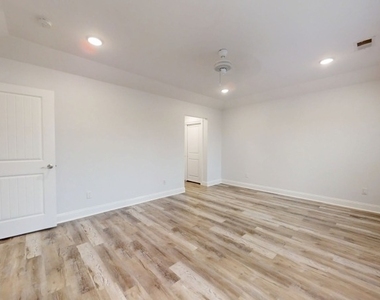 153 Main St - Photo Thumbnail 19