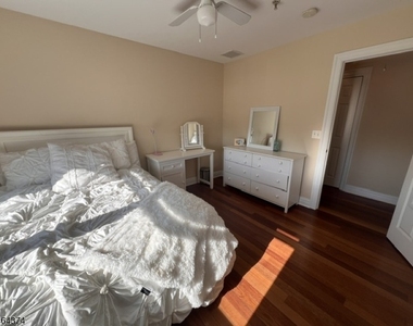 20 Main St - Photo Thumbnail 8