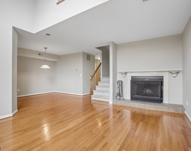 8 Bentley Court - Photo Thumbnail 5