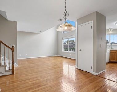 8 Bentley Court - Photo Thumbnail 14