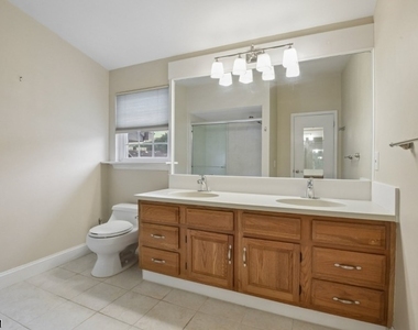 8 Bentley Court - Photo Thumbnail 36