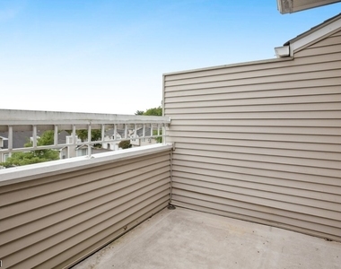 8 Bentley Court - Photo Thumbnail 31