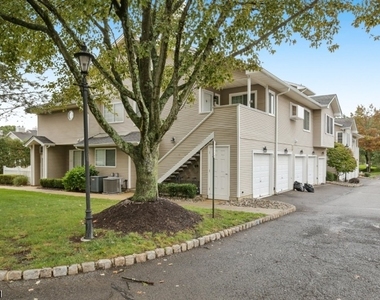 8 Bentley Court - Photo Thumbnail 3