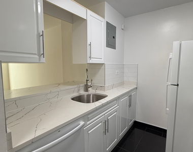 400 East 71st Street - Photo Thumbnail 3