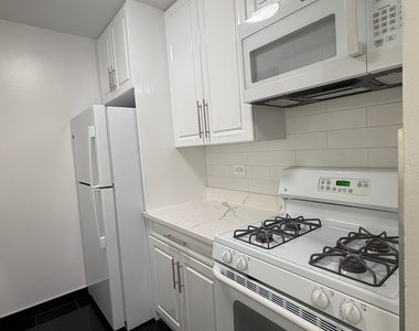 400 East 71st Street - Photo Thumbnail 2