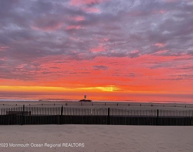 239 Beach Front - Photo Thumbnail 1