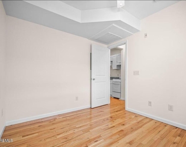 803 Ocean Avenue N - Photo Thumbnail 3