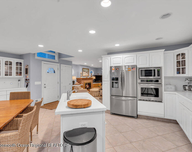 28 1st Avenue - Photo Thumbnail 1
