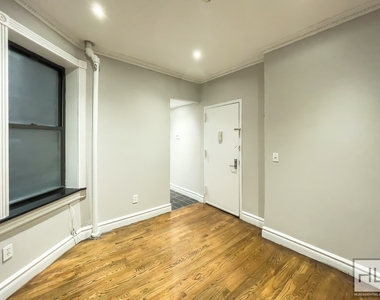 East 23 Street - Photo Thumbnail 3