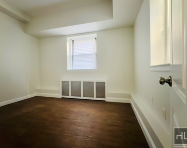 Martine Avenue - Photo Thumbnail 5