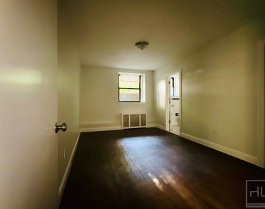 Martine Avenue - Photo Thumbnail 3