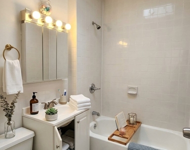 East 72nd Street - Photo Thumbnail 2