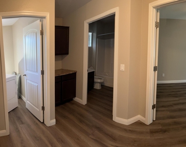 7165 S 48th Glen - Photo Thumbnail 10