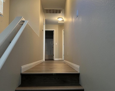 7165 S 48th Glen - Photo Thumbnail 9