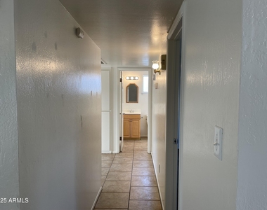 1009 W Michelle Drive - Photo Thumbnail 6