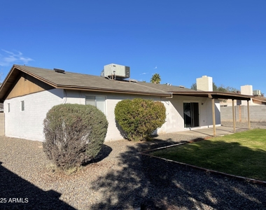 1009 W Michelle Drive - Photo Thumbnail 18