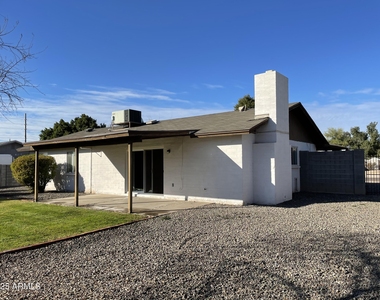 1009 W Michelle Drive - Photo Thumbnail 16