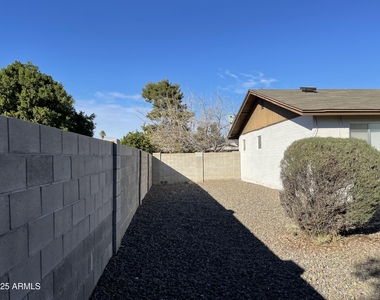 1009 W Michelle Drive - Photo Thumbnail 19