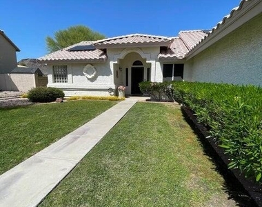 13613 N 19th Place - Photo Thumbnail 47