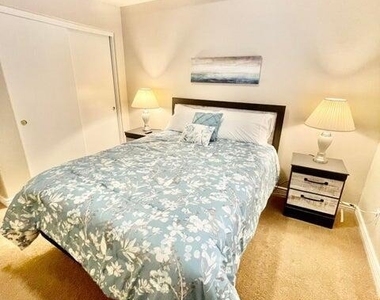 13613 N 19th Place - Photo Thumbnail 31