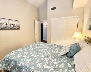 13613 N 19th Place - Photo Thumbnail 30