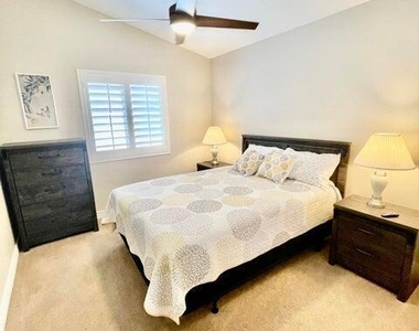 13613 N 19th Place - Photo Thumbnail 26
