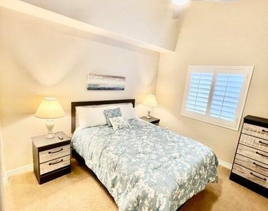 13613 N 19th Place - Photo Thumbnail 32