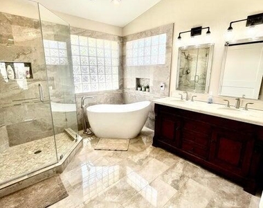13613 N 19th Place - Photo Thumbnail 13