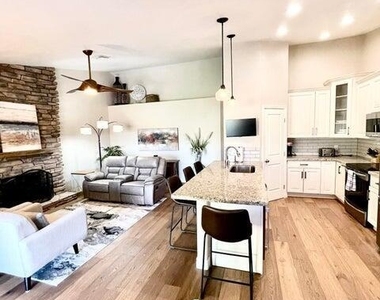 13613 N 19th Place - Photo Thumbnail 1