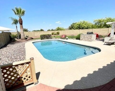 13613 N 19th Place - Photo Thumbnail 36