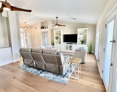 13613 N 19th Place - Photo Thumbnail 34