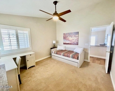 13613 N 19th Place - Photo Thumbnail 18