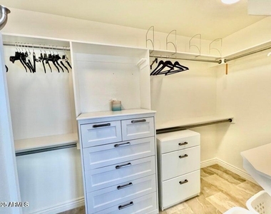 13613 N 19th Place - Photo Thumbnail 15