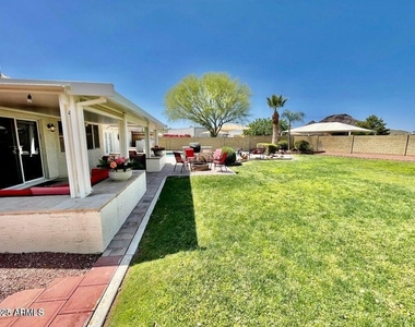 13613 N 19th Place - Photo Thumbnail 42