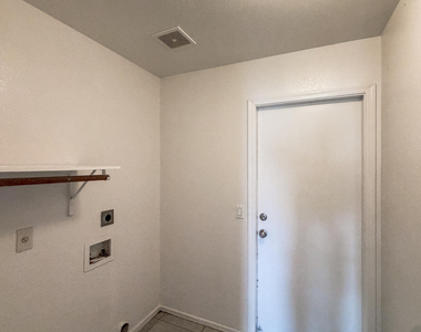 4545 N 67th Avenue - Photo Thumbnail 16