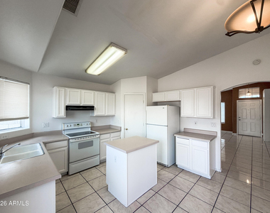 4545 N 67th Avenue - Photo Thumbnail 2
